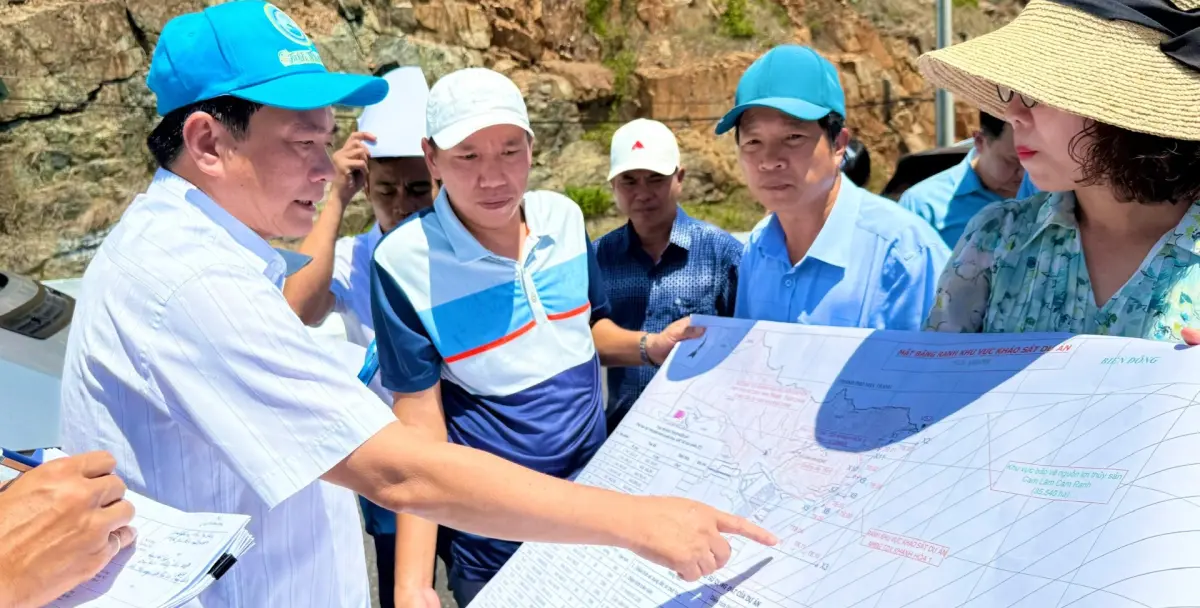 Thường trực HĐND tỉnh Khánh Hòa khảo sát các khu đất thực hiện 3 dự án điện gió